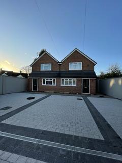2 bedroom semi-detached house to rent - Earlswood Road, Redhill, Surrey, RH1