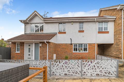 3 bedroom semi-detached house for sale - Horatio Avenue, Warfield, Bracknell