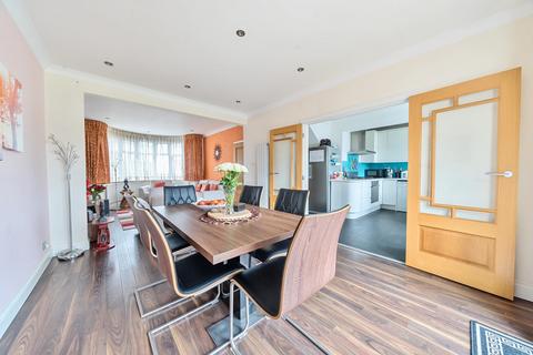4 bedroom semi-detached house for sale - Lulworth Drive, Pinner, Greater London