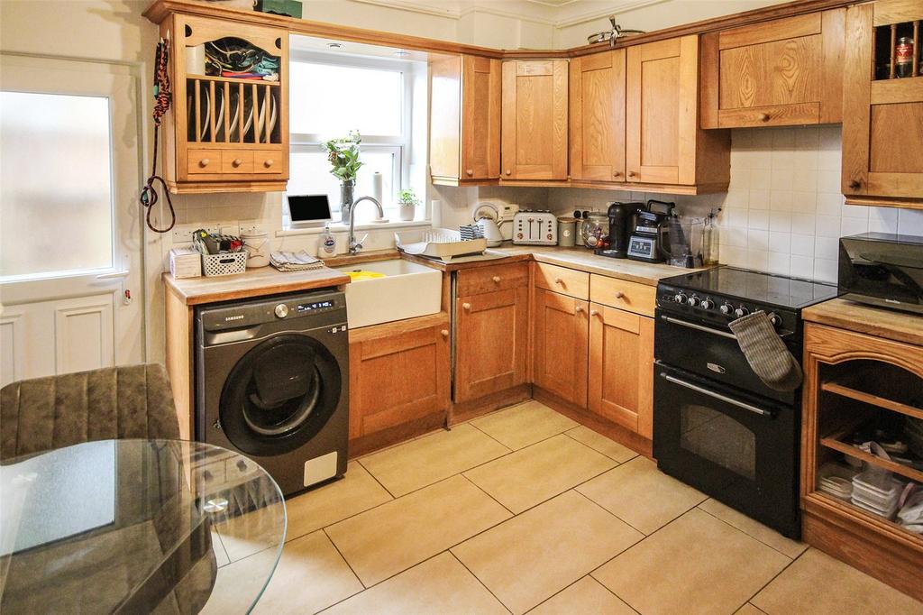 Luton Road, Chalton, Bedfordshire, LU4 2 bed terraced house for sale