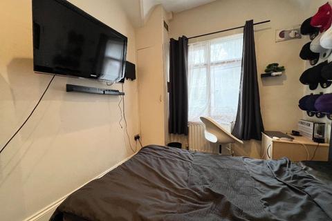 4 bedroom flat for sale - Godstone Road, Kenley, CR8