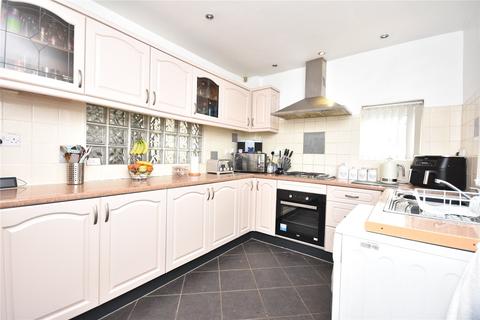 3 bedroom semi-detached house for sale - The Oval, Leeds, West Yorkshire