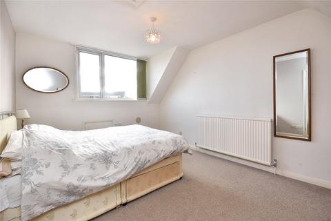 3 bedroom semi-detached house for sale - Manley Court, Garforth, Leeds, West Yorkshire