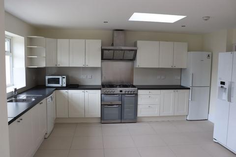 undefined, Pyecombe Corner, London, N12