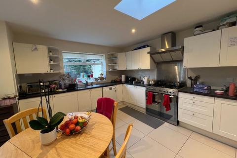 undefined, Pyecombe Corner, London, N12