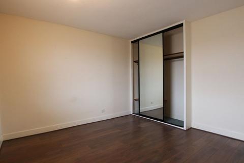 2 bedroom flat to rent - Hilliard Road, Northwood