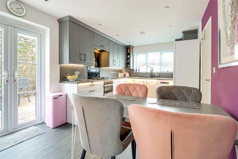 1 Grenville Close, South Molton, EX36 4BZ