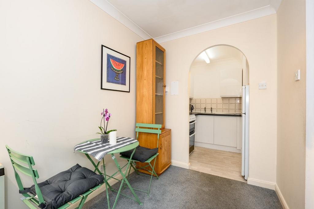 Monument Hill, Weybridge, KT13 1 bed retirement property for sale £85,000