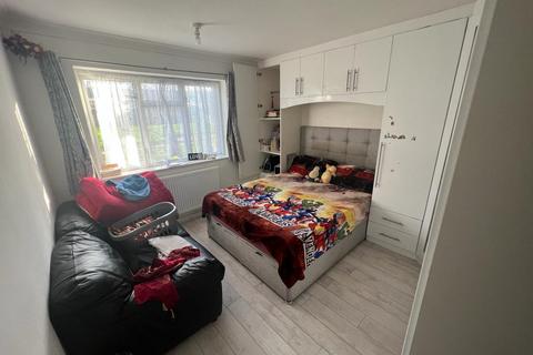 3 bedroom flat for sale, Langthorne House, Croyde Avenue, Hayes