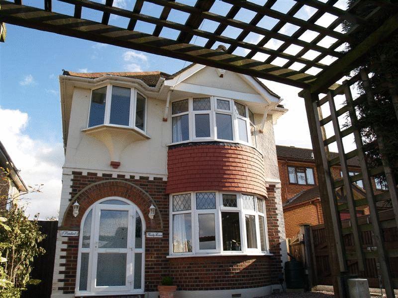 Church Lane, Chessington, KT9 4 bed detached house for sale £600,000