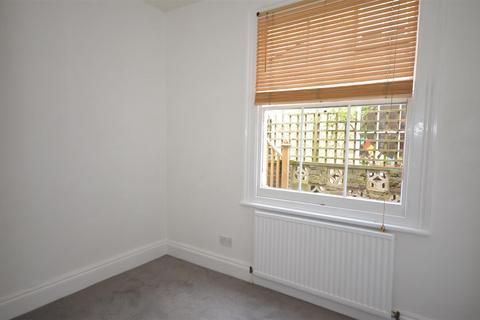 2 bedroom flat to rent, Huntingdon Road, N2