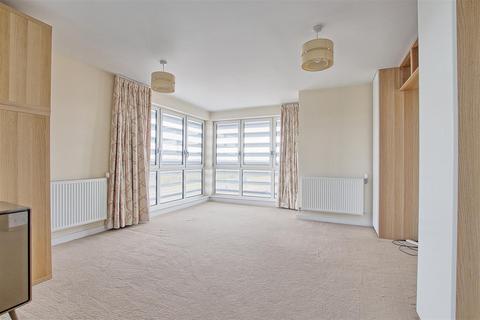 2 bedroom flat to rent - Harvest Road, Trumpington, Cambridge