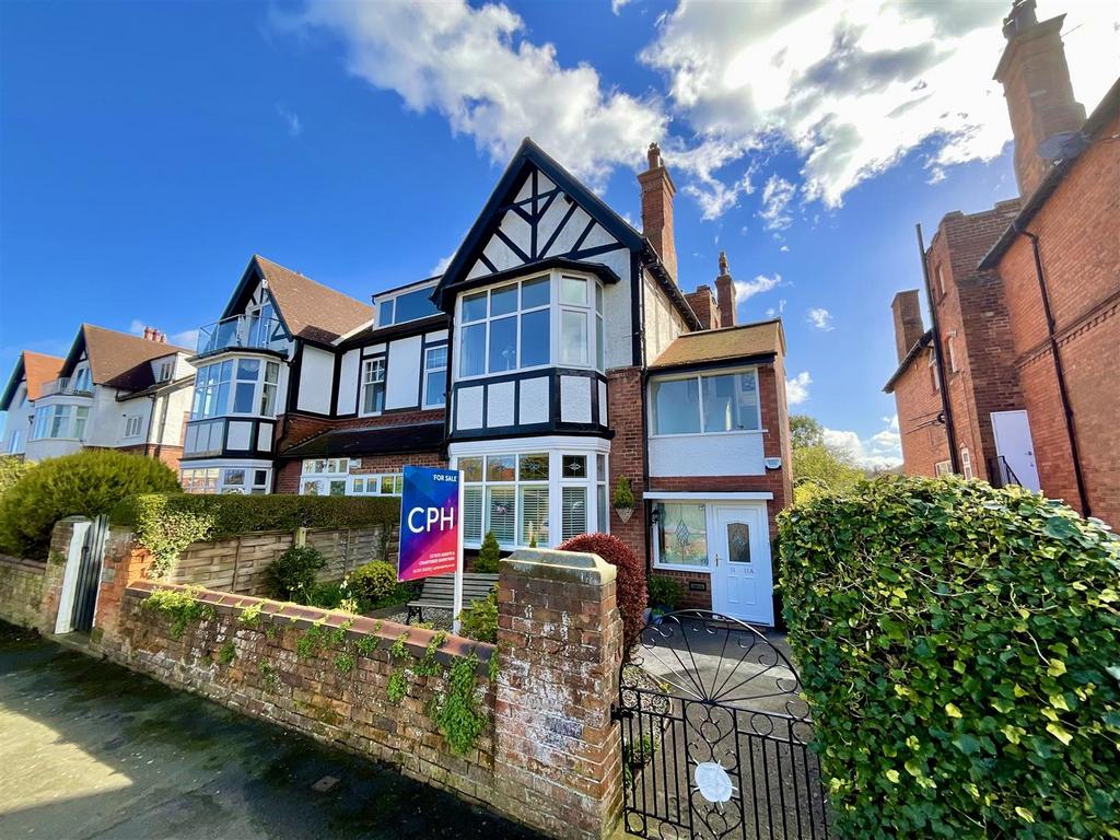 Holbeck Road, Scarborough 2 bed flat for sale £230,000