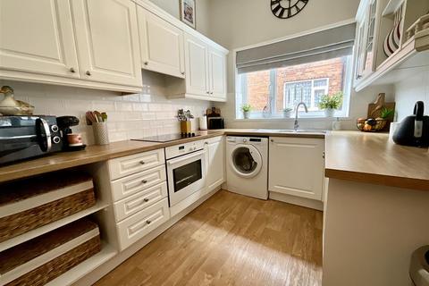 2 bedroom flat for sale, Holbeck Road, Scarborough