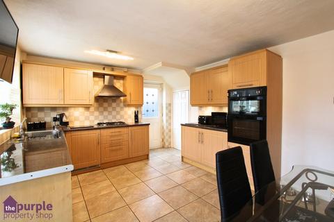 7 Durham Close, Little Lever, Bolton, BL3 1XA