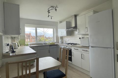 2 bedroom flat to rent - Roedean Court, Kimbolton Road, Bedford