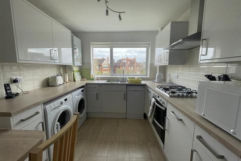 2 bedroom flat to rent - Roedean Court, Kimbolton Road, Bedford
