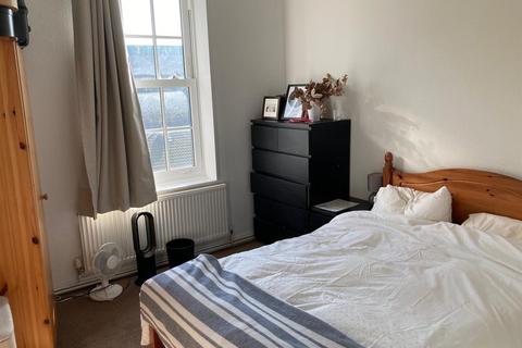 3 bedroom flat to rent, Wenham House, London SW8