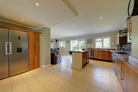 4 Bramber Road, Worthing, BN14 8QB