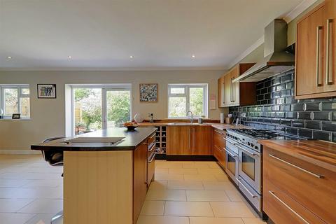 4 Bramber Road, Worthing, BN14 8QB