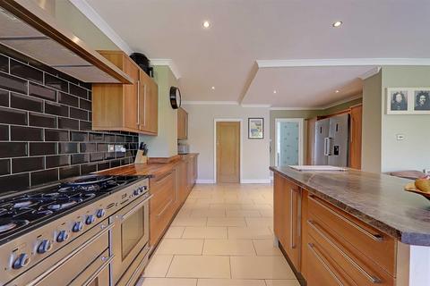 4 Bramber Road, Worthing, BN14 8QB