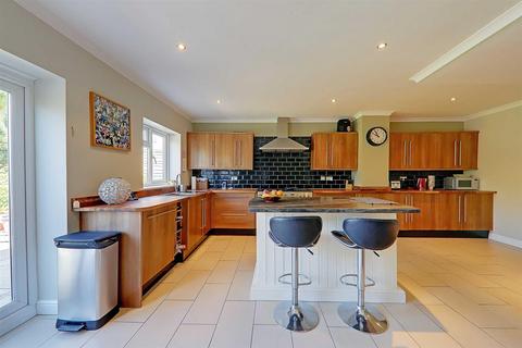 4 Bramber Road, Worthing, BN14 8QB