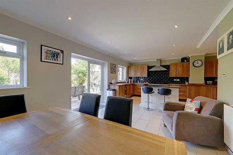 4 Bramber Road, Worthing, BN14 8QB