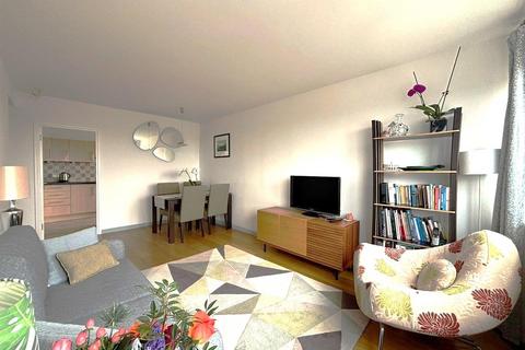 2 bedroom flat to rent, Austin Road, London SW11