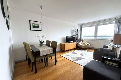 2 bedroom flat to rent, Austin Road, London SW11