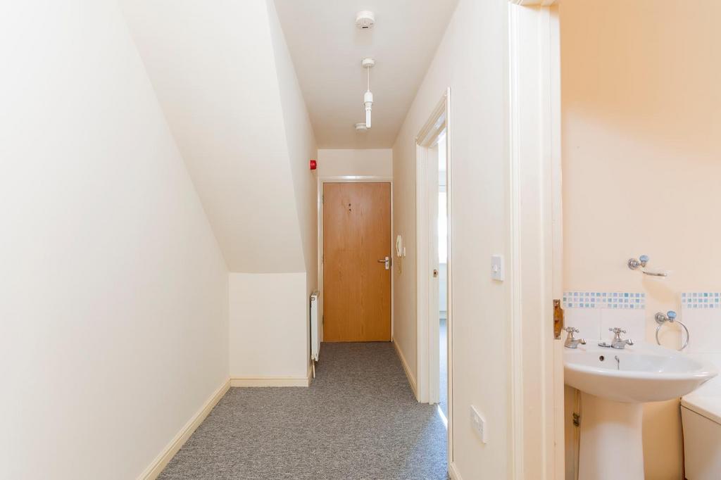TRUOCNOSIRRAHDTALF - Hallway A.jpg