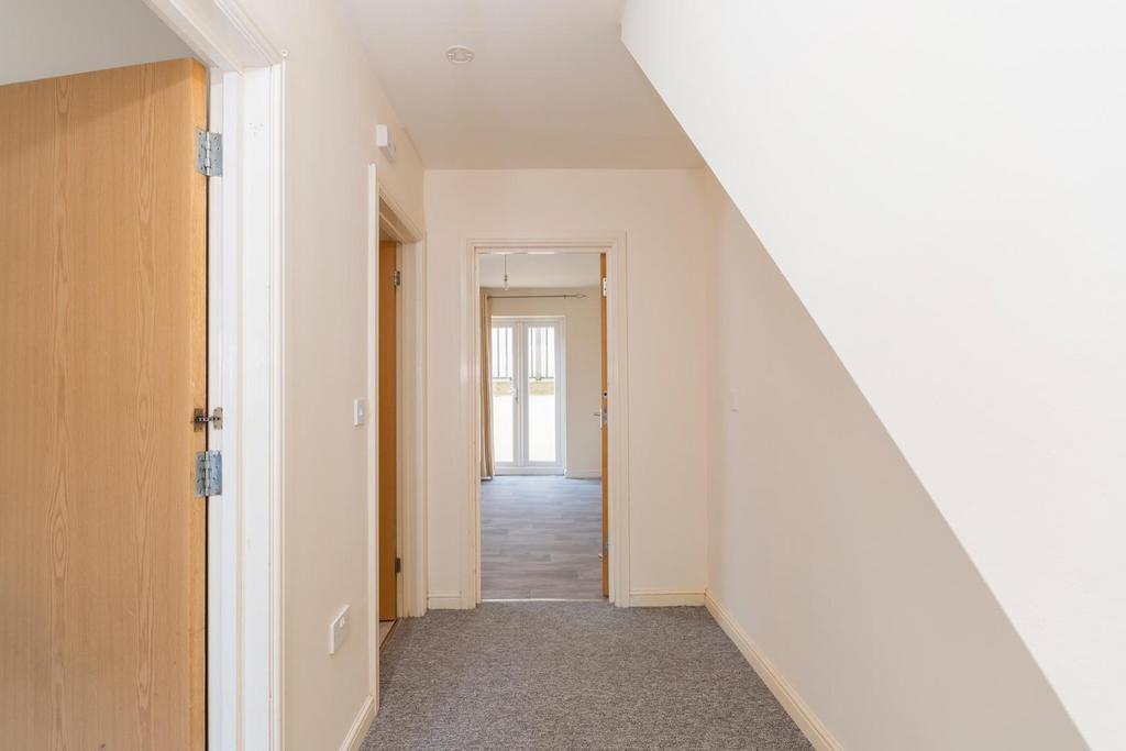 TRUOCNOSIRRAHDTALF - Hallway B.jpg