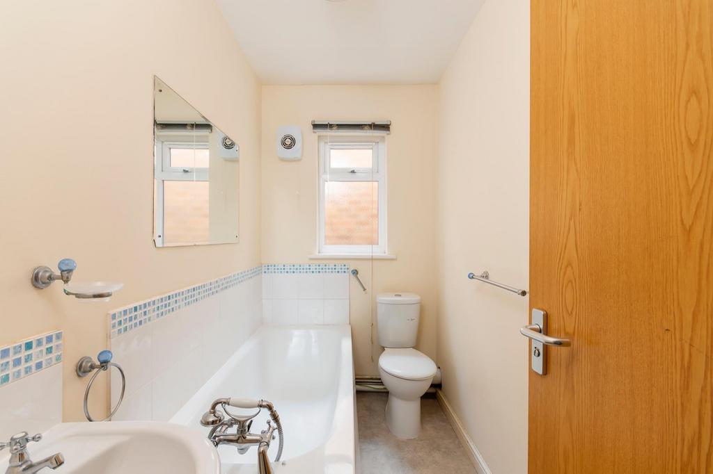TRUOCNOSIRRAHDTALF - Bathroom C.jpg