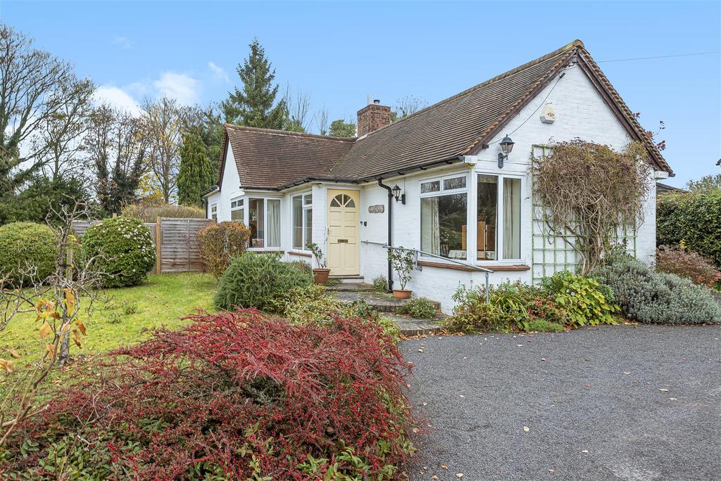 Shere Road, West Horsley 3 bed bungalow for sale £675,000