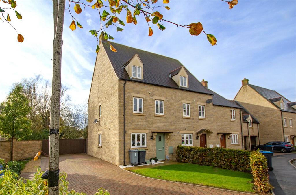 Buttercross Lane, Witney, Oxfordshire, OX28 3 bed end of terrace house for sale £425,000