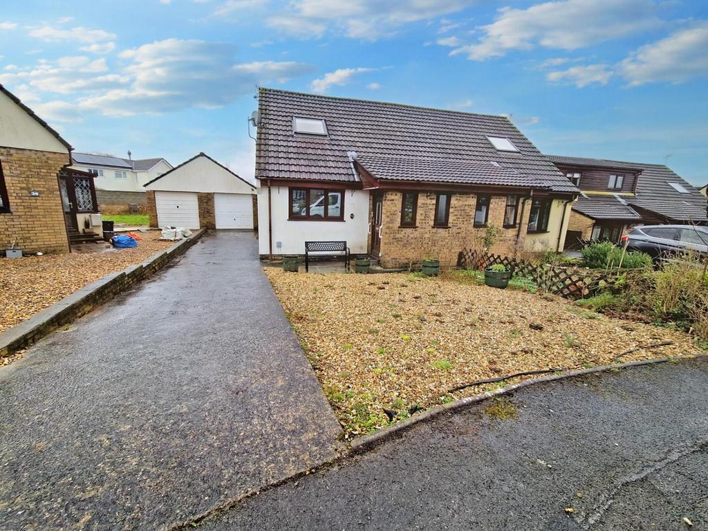 Gregory Close, Pencoed, Bridgend... 2 bed semidetached bungalow for