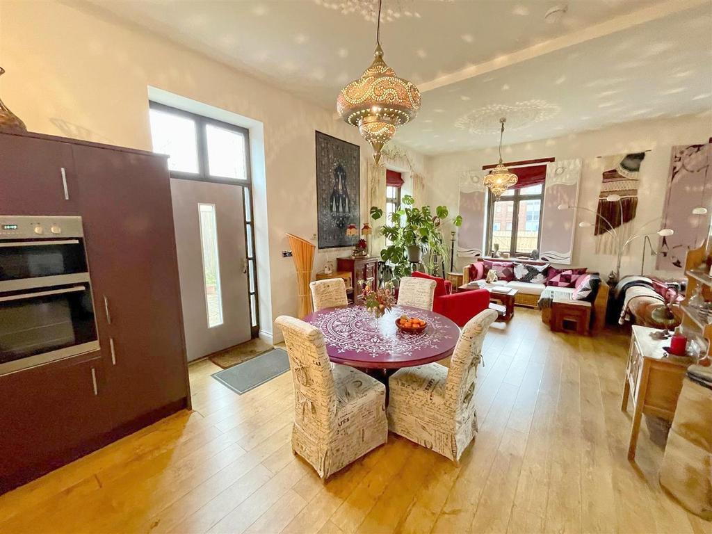 Open Plan Lounge/Dining Area