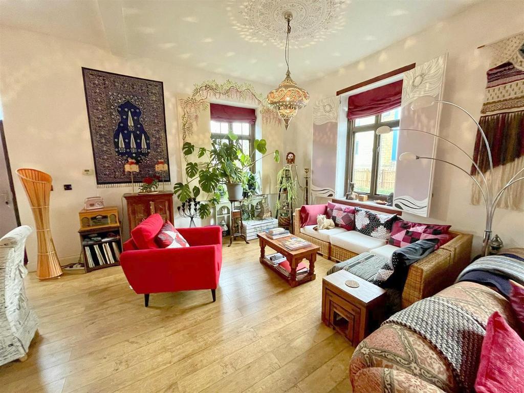Open Plan Lounge/Dining Area