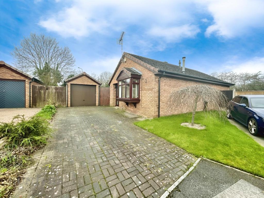 St. Marks Crescent, Great Sutton... 2 bed detached bungalow for sale