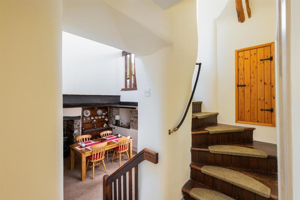 Steps Cottage  WEB USE-10.jpg