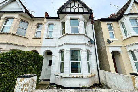 3 bedroom semi-detached house to rent - Rayleigh Avenue, Westcliff-On-Sea