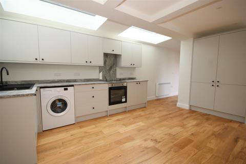 1 bedroom flat to rent, Worplesdon Road, Guildford