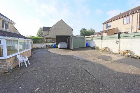 3 bedroom detached house for sale, Helliers Road, Chard