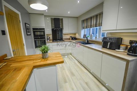 4 bedroom detached house for sale, Cardwell Avenue, Sheffield, S13