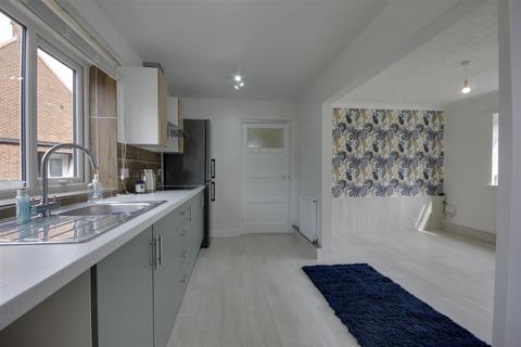 3 bedroom semi-detached house for sale - Grange Park, Brough