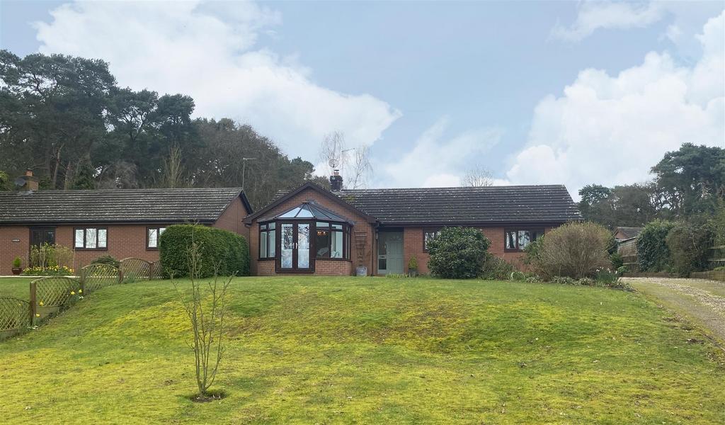Awelfryn, Knockin Heath, Oswestry SY10 8EA 3 bed detached bungalow for