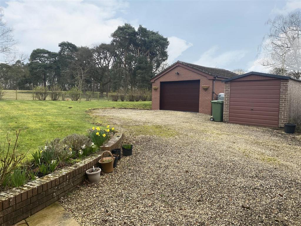 Awelfryn, Knockin Heath, Oswestry SY10 8EA 3 bed detached bungalow for