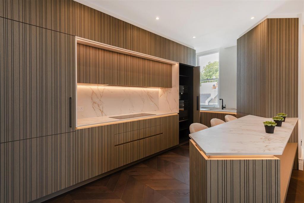 Flat 5, 73 Pont Street Hi-14.jpg