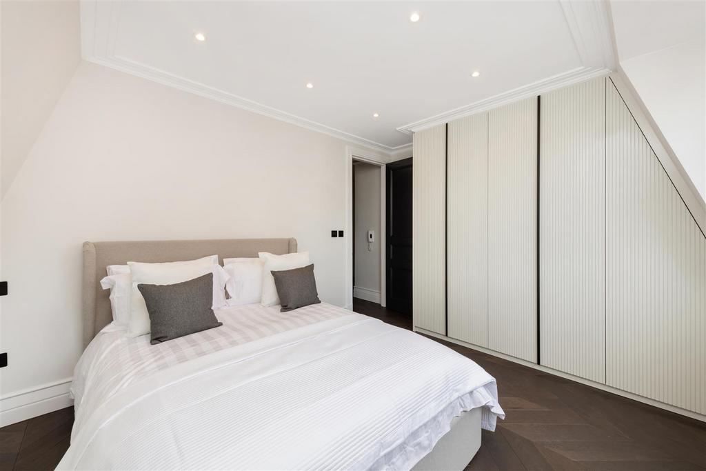 Flat 5, 73 Pont Street Hi-48.jpg