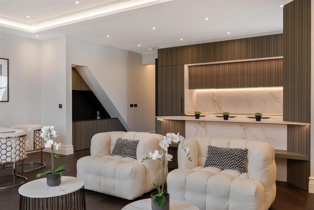 Flat 5, 73 Pont Street Hi-35.jpg