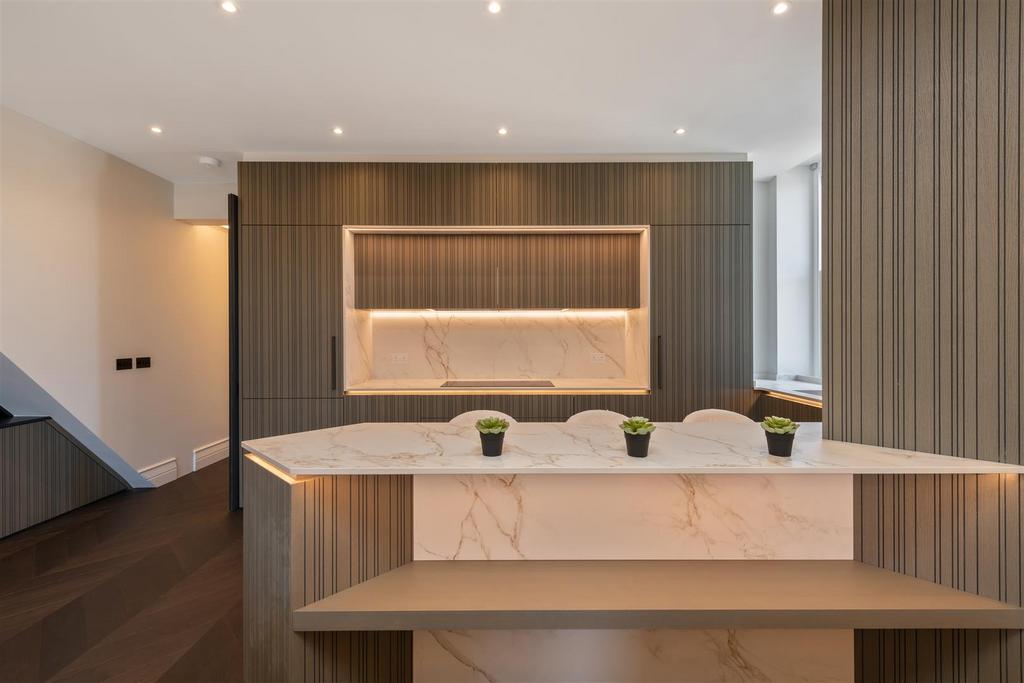 Flat 5, 73 Pont Street Hi-12.jpg